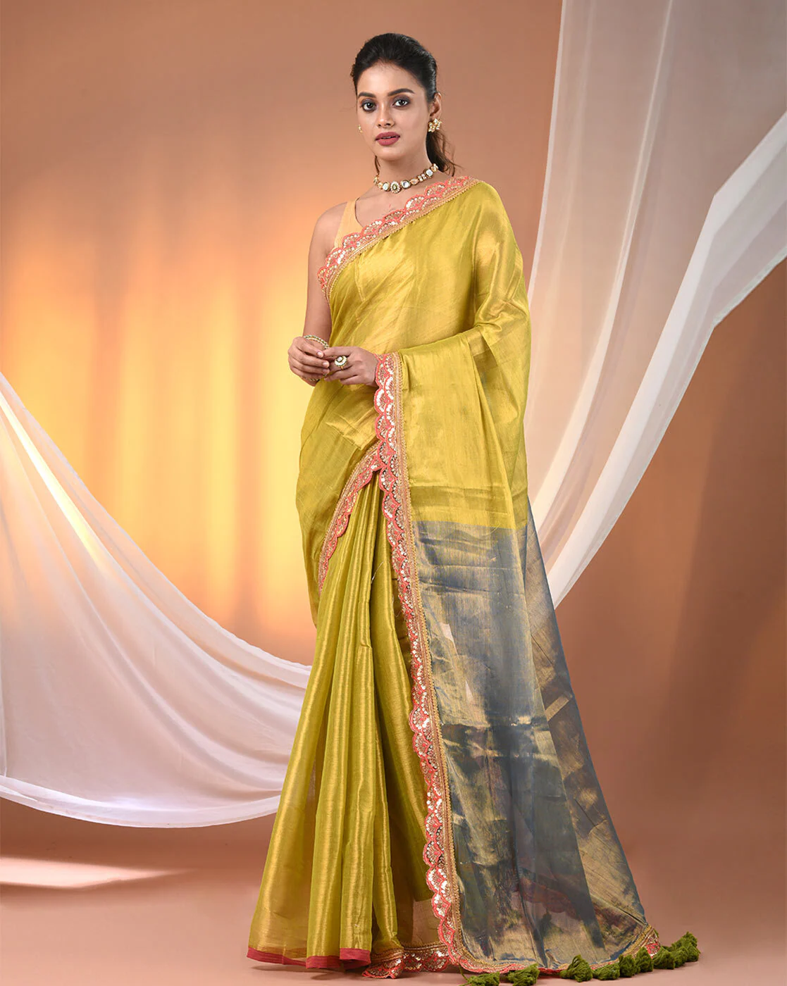-1117Wx1400H-701453413-yellow-MODEL